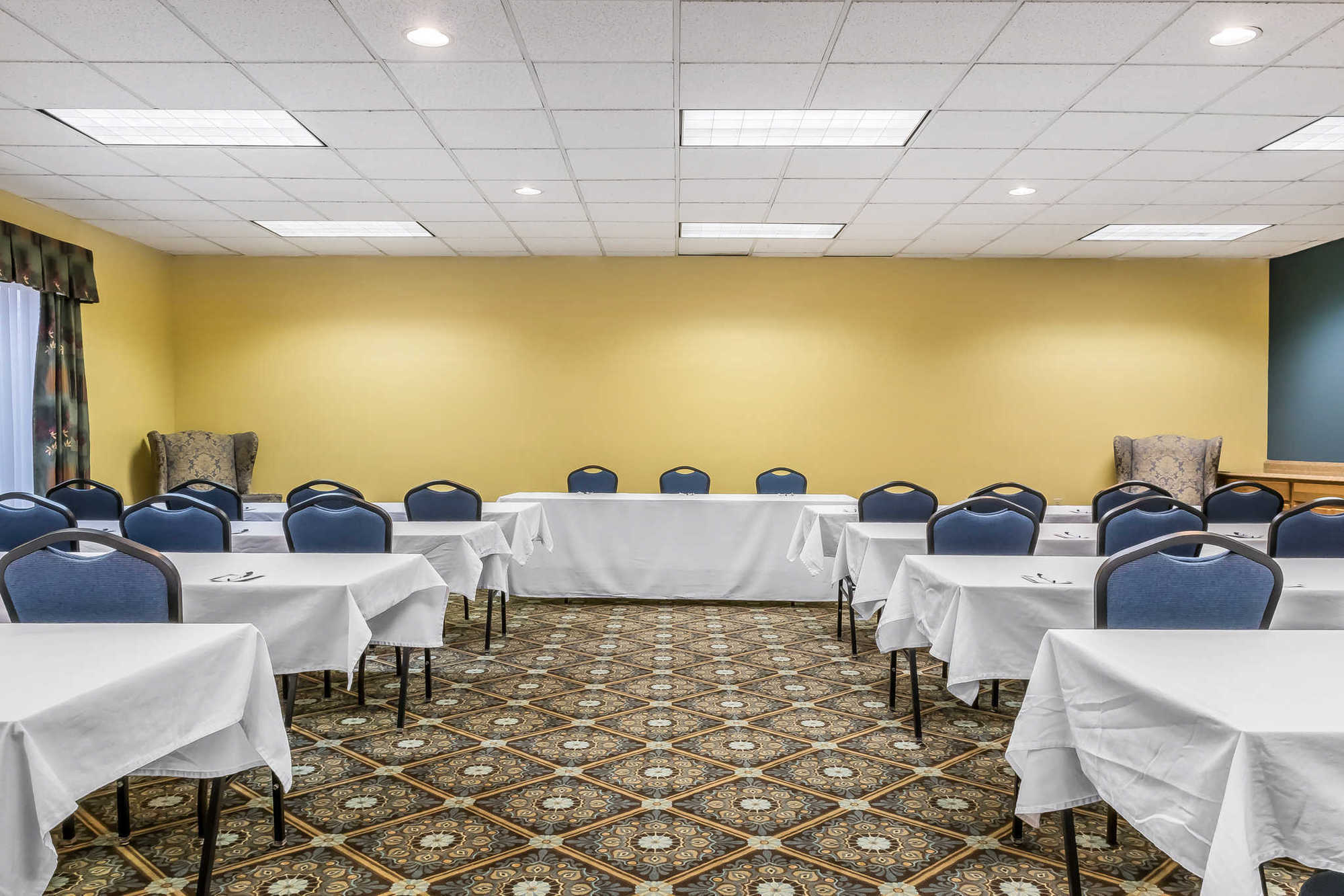 Hotel Baymont By Wyndham Milesburg Facilidades foto