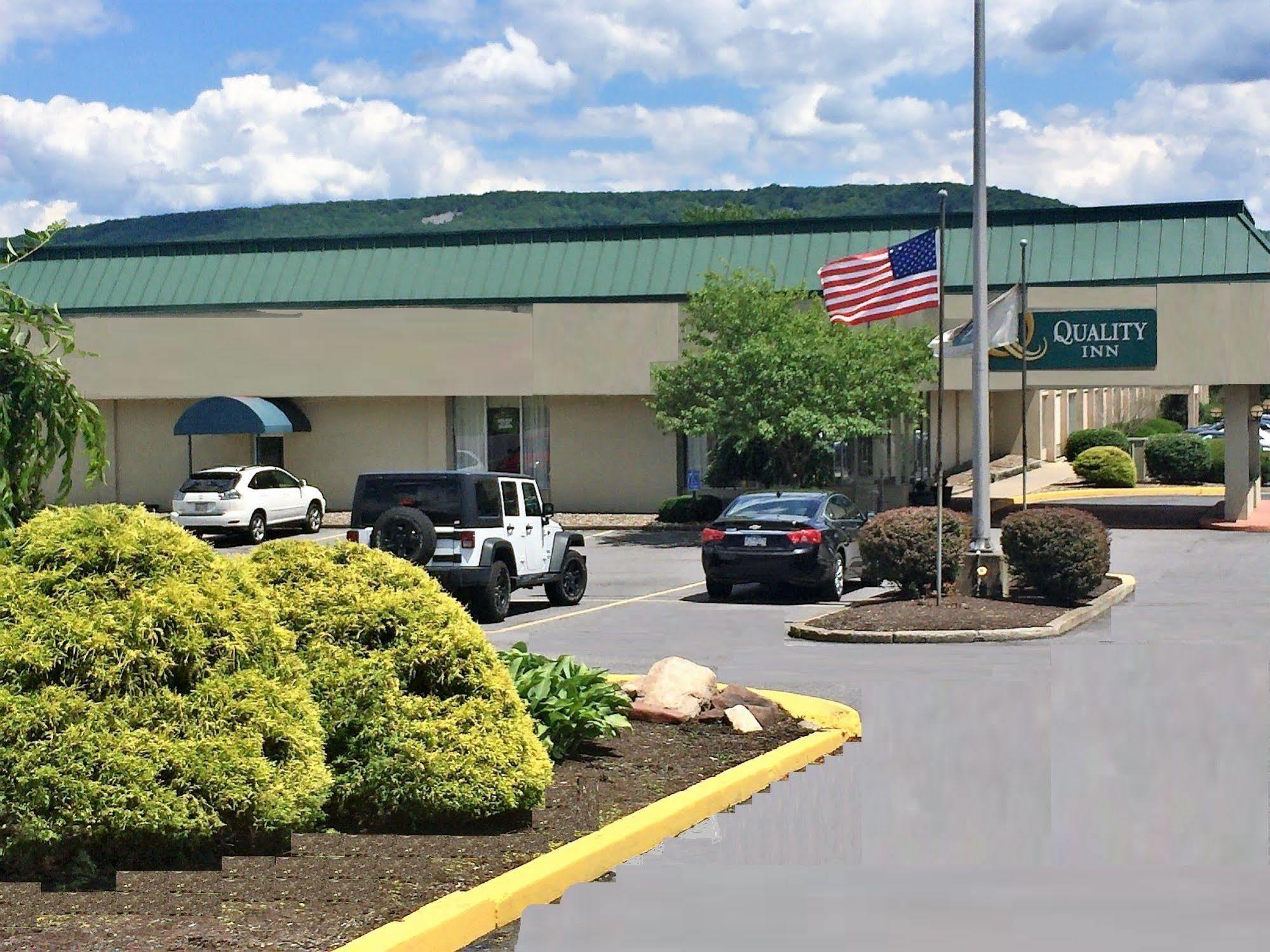 Hotel Baymont By Wyndham Milesburg Exterior foto